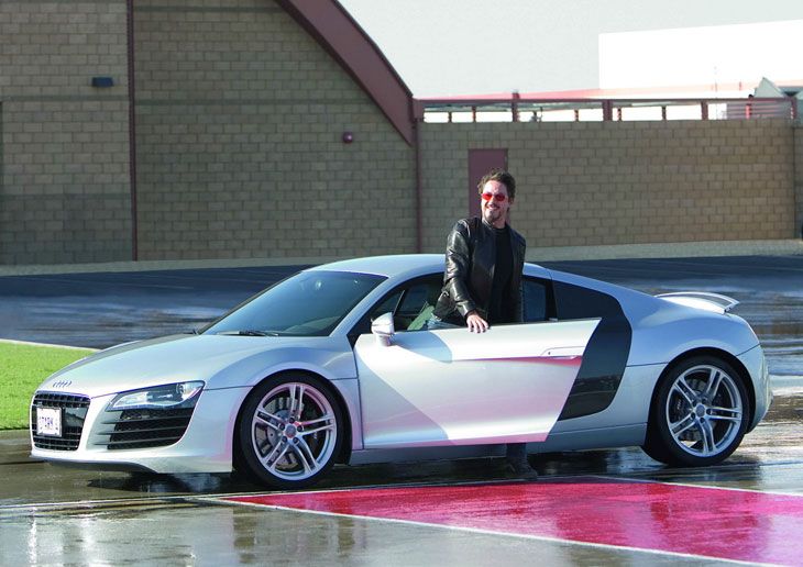 El Audi R8 junto al actor del film Iron Man.