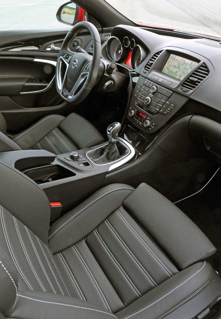El interior del Opel Insignia OPC está bien realizado y la postura al volante es perfecta