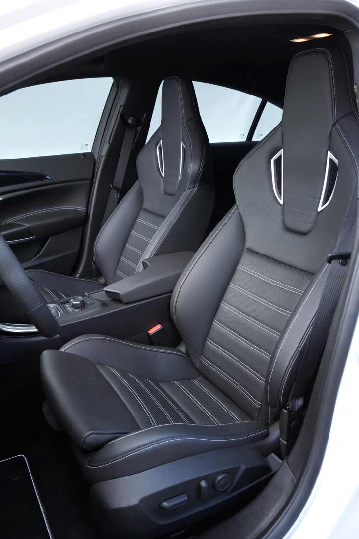 Asientos Recaro en un Opel Insignia OPC