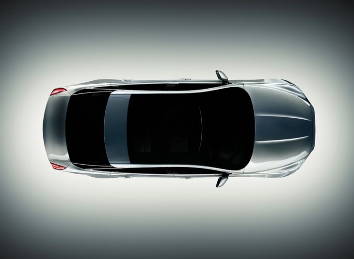 Jaguar XJ: el techo panorámico, una de sus grandes novedades.