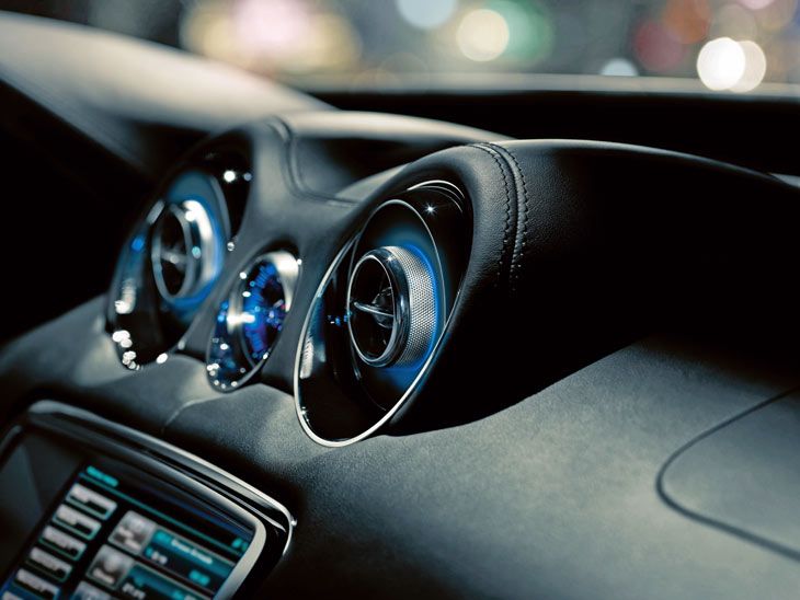 Jaguar XJ: diseño circular de algunos de los elementos del interior.