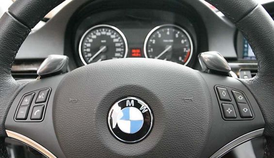 Las levas quedan un poco alejadas de las manos.