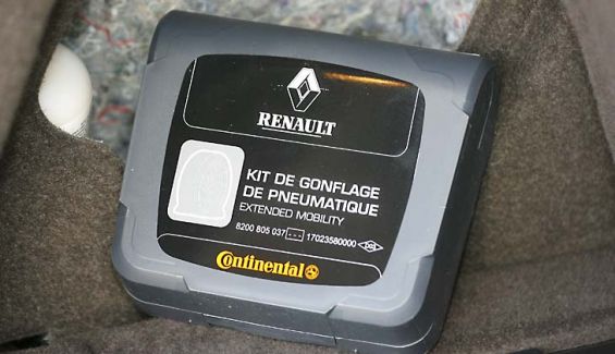 No hay rueda de repuesto en el Renault Grand Scénic, tan sólo un kit antipinchazos.