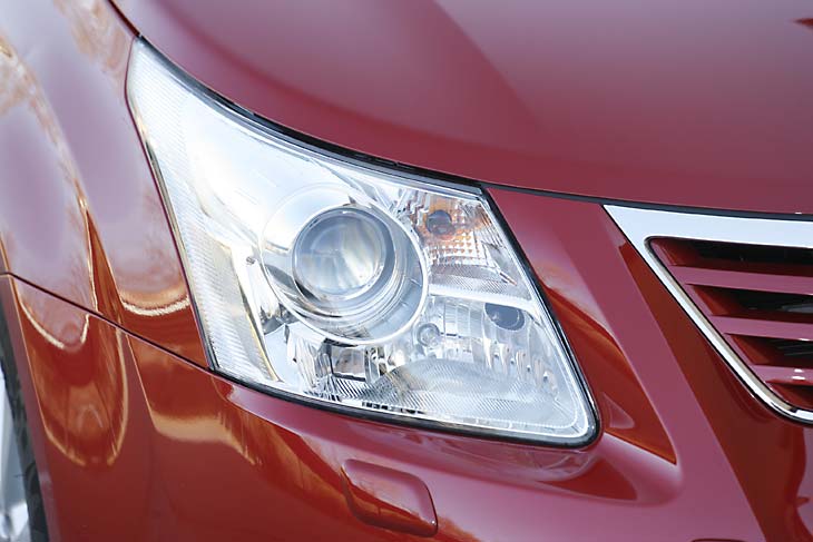 Grandes faros en el Toyota Avensis.