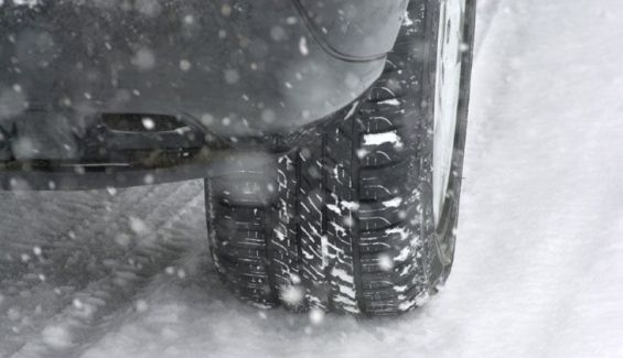 Nieve o hielo en la carretera, descubre cómo enfrentarte a ellos en nuestro especial de conducción sobre nieve.