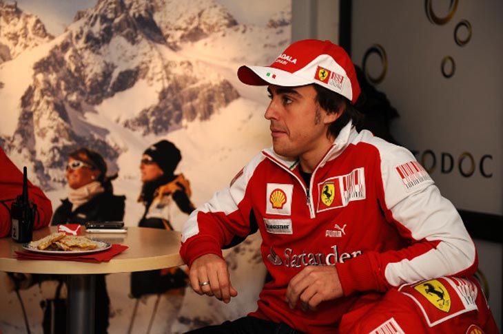 Fernando Alonso debuta con Ferrari.