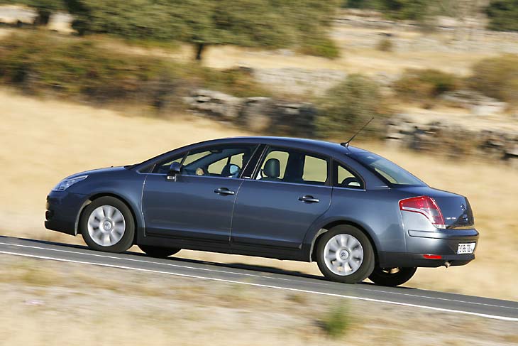 Chevrolet Cruze 2.0D LS vs Citroën C4 1.6 HDI 4p
