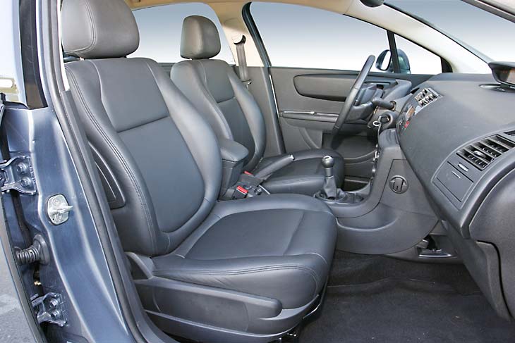 Chevrolet Cruze 2.0D LS vs Citroën C4 1.6 HDI 4p