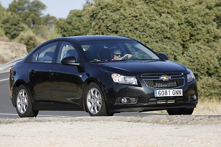 Chevrolet Cruze 2.0D LS vs Citroën C4 1.6 HDI 4p