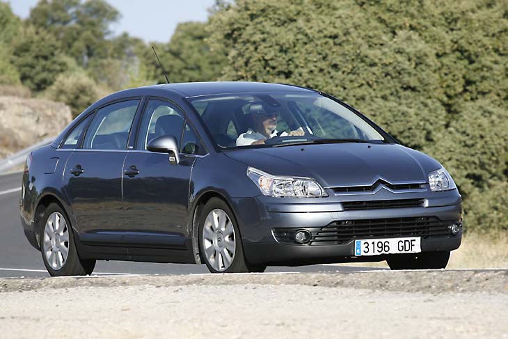 Chevrolet Cruze 2.0D LS vs Citroën C4 1.6 HDI 4p