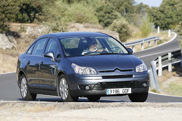 Chevrolet Cruze 2.0D LS vs Citroën C4 1.6 HDI 4p