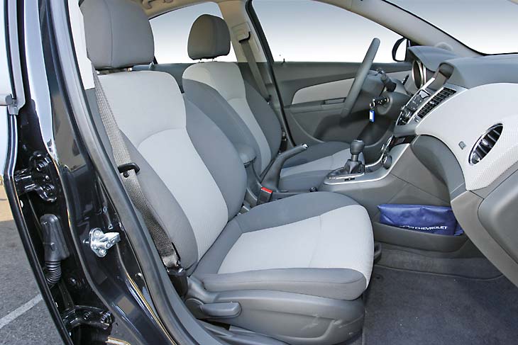 Chevrolet Cruze 2.0D LS vs Citroën C4 1.6 HDI 4p