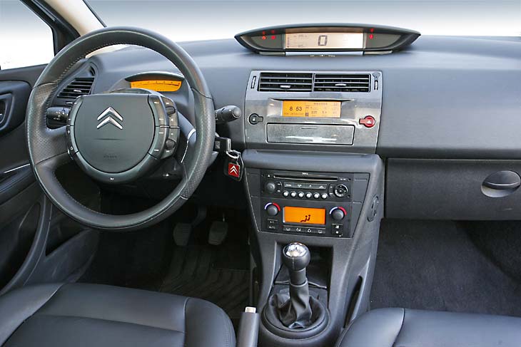 Chevrolet Cruze 2.0D LS vs Citroën C4 1.6 HDI 4p