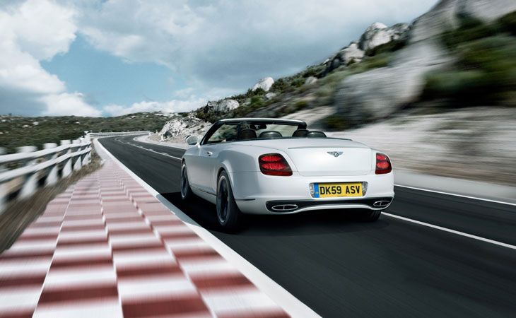 Bentley Continental Supersports Convertible, un descapotable de cuatro asientos y 630 CV.