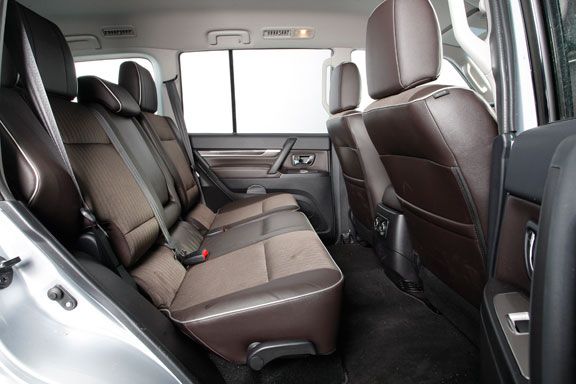 Mitsubishi Montero 3.2 DI-D 5p vs Toyota Land Cruiser D-4D 5p