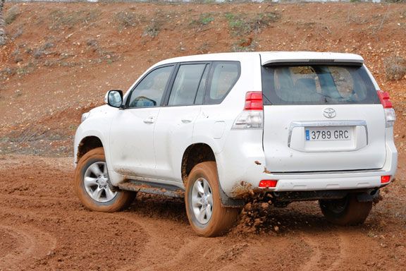 Mitsubishi Montero 3.2 DI-D 5p vs Toyota Land Cruiser D-4D 5p