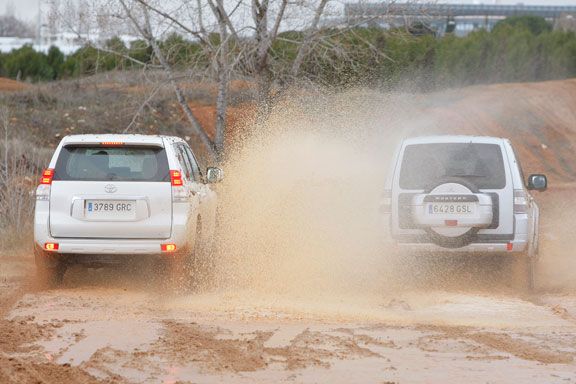 Mitsubishi Montero 3.2 DI-D 5p vs Toyota Land Cruiser D-4D 5p