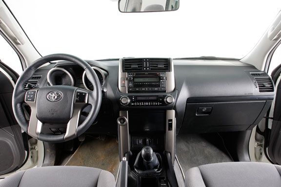 Mitsubishi Montero 3.2 DI-D 5p vs Toyota Land Cruiser D-4D 5p