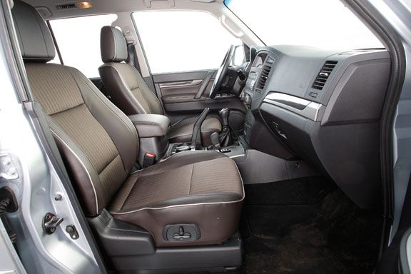 Mitsubishi Montero 3.2 DI-D 5p vs Toyota Land Cruiser D-4D 5p