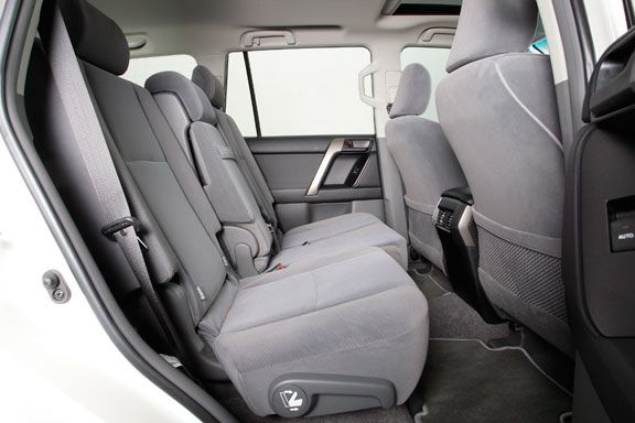 Mitsubishi Montero 3.2 DI-D 5p vs Toyota Land Cruiser D-4D 5p