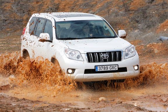 Mitsubishi Montero 3.2 DI-D 5p vs Toyota Land Cruiser D-4D 5p