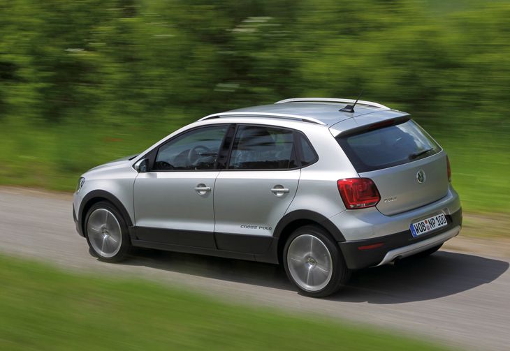 Las barras de techo del nuevo VW Cross Polo son decorativas y, además, sirven para fijas sistemas portadores de hasta 75 kg.