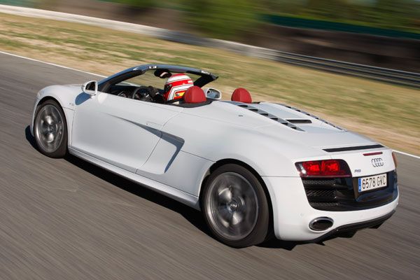 Audi R8 5.2 FSi Spyder vs Porsche 911 Turbo Cabrio