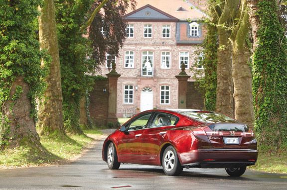 Honda FCX Clarity, hidrógeno y electricidad.