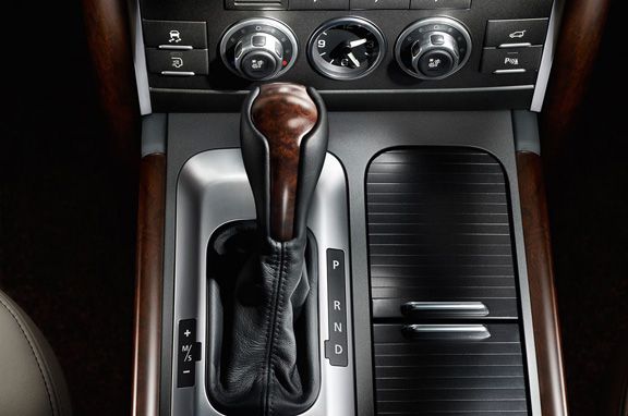 Land Rover realiza cambios en el Range Rover 2012.