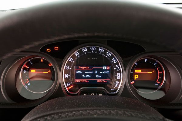 Citroën C5 2.2 HDI Auto Exclusive vs Ford Mondeo 2.2 TDCI Powershift Titanium S