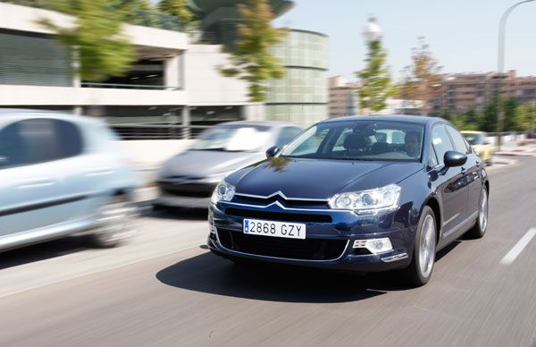 Citroën C5 2.2 HDI Auto Exclusive vs Ford Mondeo 2.2 TDCI Powershift Titanium S