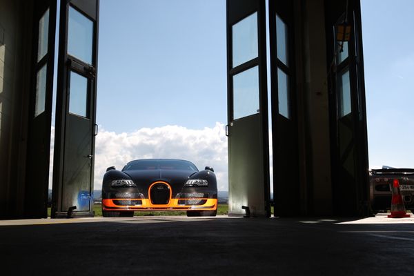 Bugatti Veyron 16.4 Super Sport World Record Edition