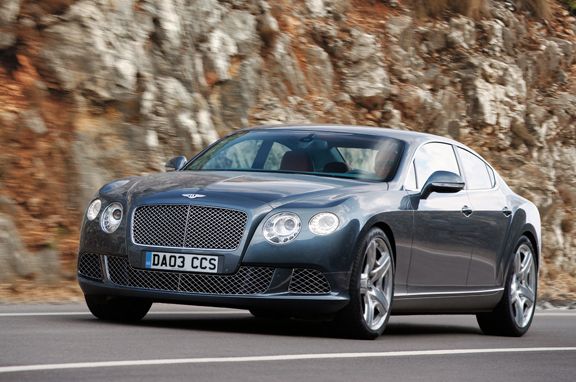 Los coches de lujo que vienen: Bentley berlina deportiva de cuatro puertas.