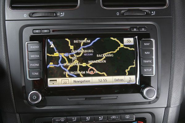 BMW 118 Línea Sport vs VW Golf 1.4 TSi Sport