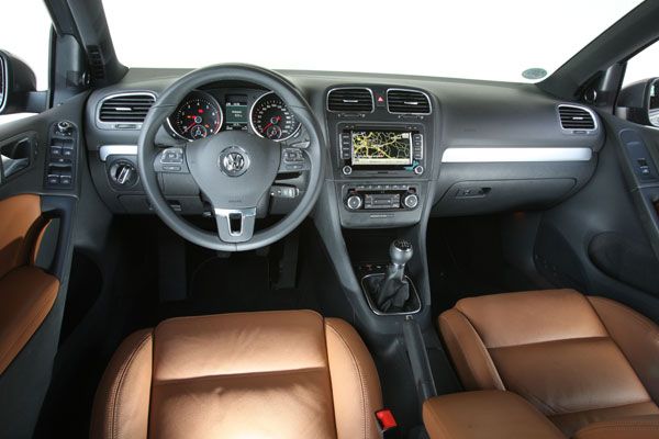 BMW 118 Línea Sport vs VW Golf 1.4 TSi Sport