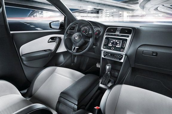 Volkswagen CrossPolo Urban White.