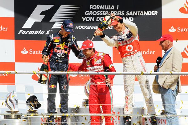 Baño de gloria para Alonso en el podio de Hockenheim
