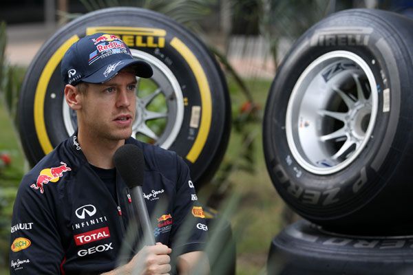 El nuevo líder del Mundial, Sebastian Vettel, en un acto con la prensa