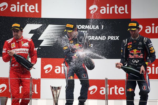 Alonso se coló entre los dos Red Bull en el podio, evitando un nuevo doblete de Vettel y Webber
