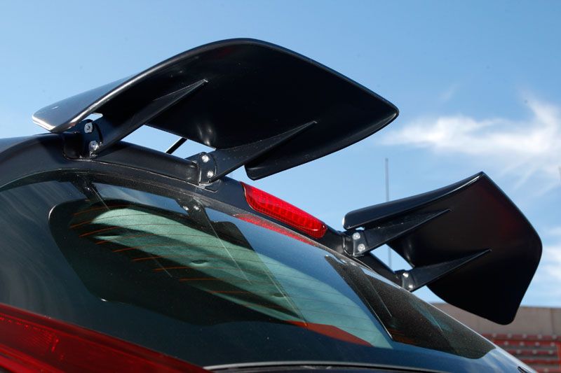 Nissan Juke-R vs Kawasaki ZX-10R: Ninja vs Godzilla