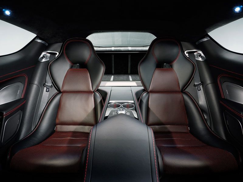 Aston Martin Rapid S