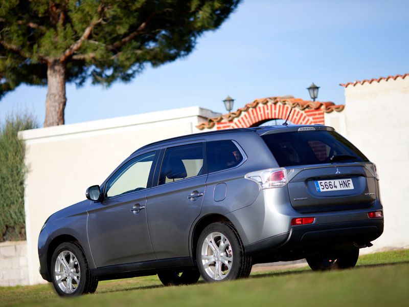 Mitsubishi Outlander, ahora con cambio automático.
