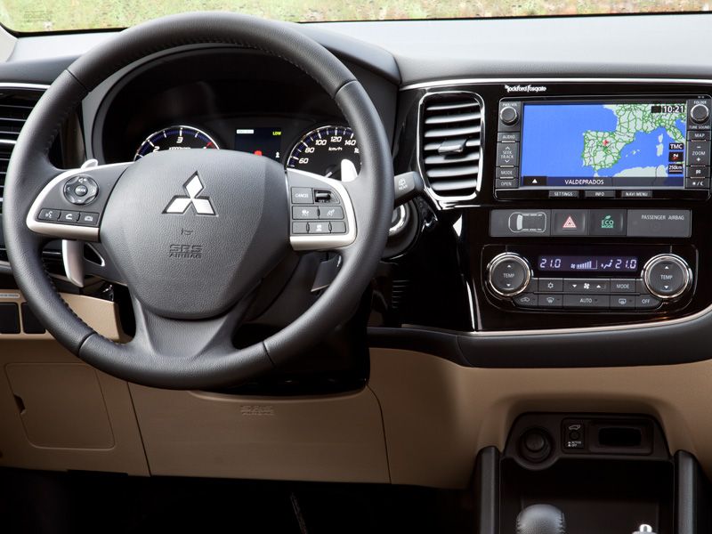 Mitsubishi Outlander, ahora con cambio automático.