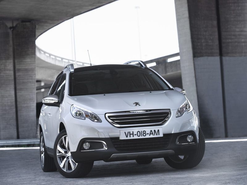 Peugeot 2008 y 208 HYbrid FE