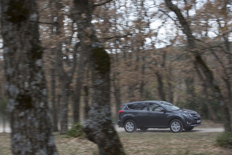Contacto: nuevo Toyota RAV 4 2013