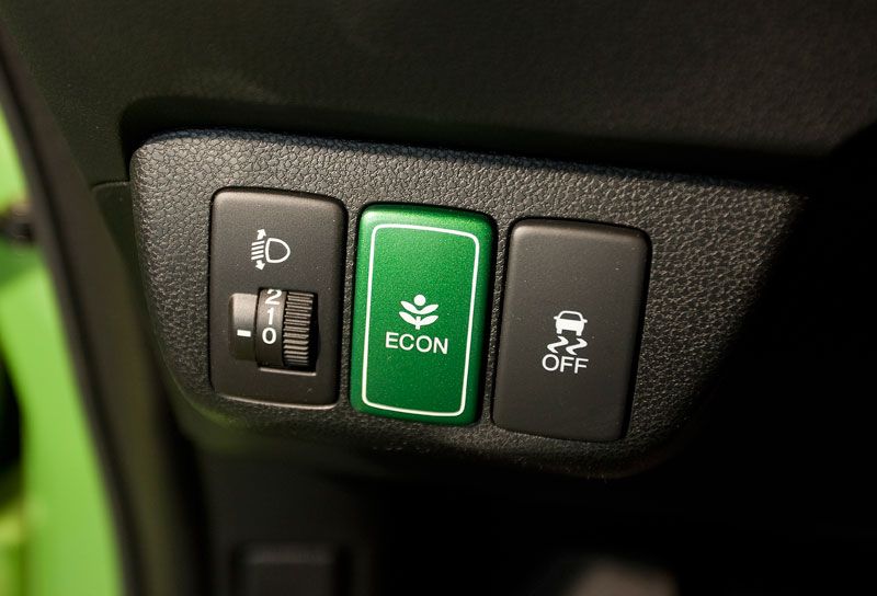 Comparativa: Honda Jazz Hybrid vs Toyota Yaris Hybrid, carne de ciudad