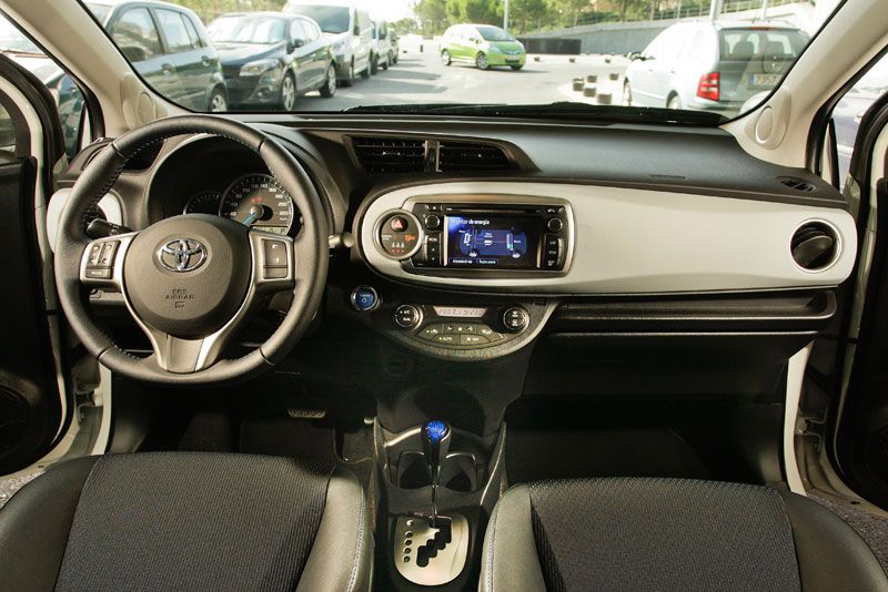 Comparativa: Honda Jazz Hybrid vs Toyota Yaris Hybrid, carne de ciudad