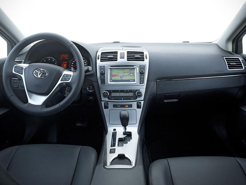 Toyota Avensis 2013