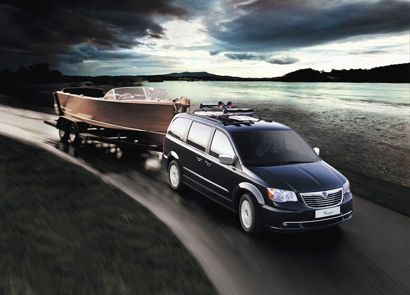 Nuevo Lancia Voyager 2013
