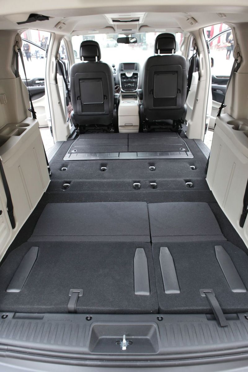 Nuevo Lancia Voyager 2013